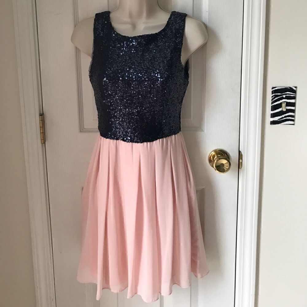Beautiful pleated sequin dress